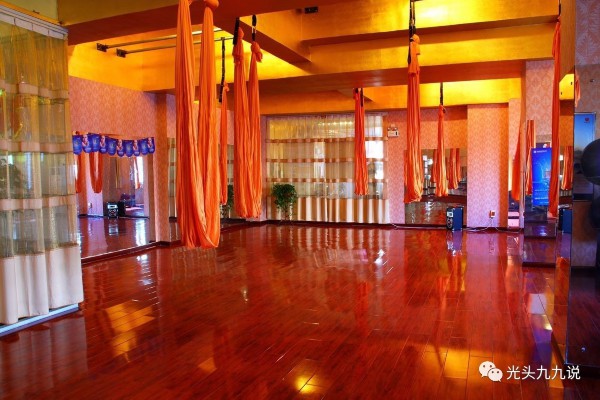 武汉公交桑拿房，夏日出行避暑神器(武汉桑拿房的功能)